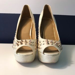 *New Listing* white iridescent peep toe platform